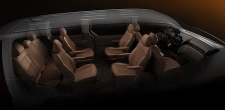 Los asientos del Staria son modulables, lo que permite jugar con la configuración interior del habitáculo