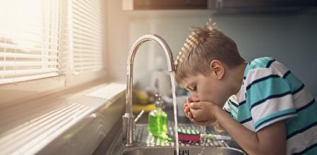 De media, una persona consume 132 litros al día