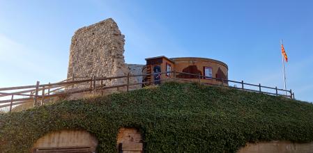Panorámica del castillo de Mirambell.