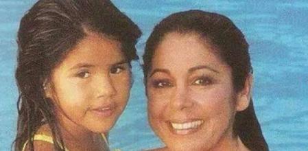 Isa Pantoja lleva en el foco mediático desde que su madre hiciese oficial su adopción.