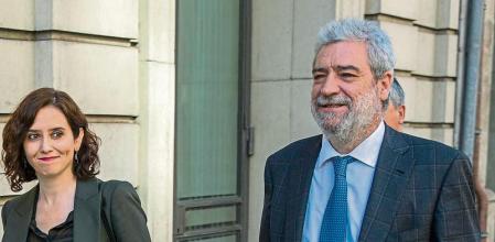 FOTO: MANÉ ESPINOSA. ISABEL DÍAZ AYUSO, PRESIDENTA DE LA COMUNIDAD DE MADRID, INVITADA EN CIRCULO ECUESTRE PARA DAR UNA CONFERENCIA “ BARCELONA-MADRID: CONSTRUYENDO NUEVOS PUENTES “. MIGUEL ÁNGEL RODRIGUEZ, JEFE DE GABINETE DE LA PRESIDENTA