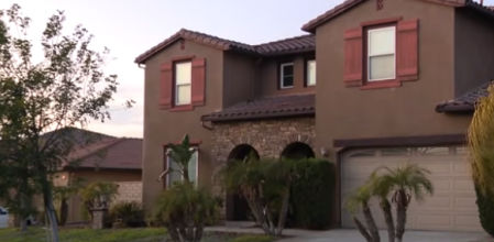 La pareja se ha dejado todos los ahorros de su vida en una casa en la que no pueden vivir de momento