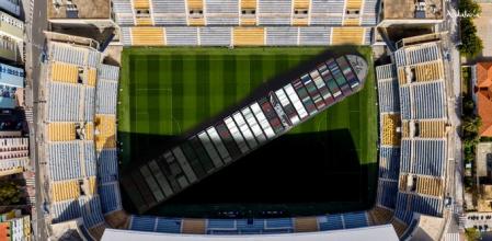 El 'Ever Given' encallado en el Ramón de Carranza