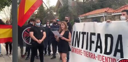 Algunos de los componentes del escrache a Iglesias, junto a Isabel Peralta