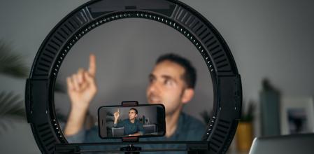 El influencer se está convirtiendo más en un creador de contenidos. No solo muestra las marcas, sino que crea contenido de utilidad asociado a ellas