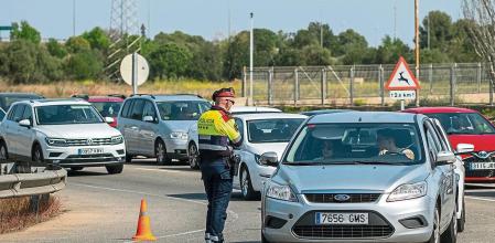 03042021 Ambiente Sabado de setmana santa en la costa daurada, control de mossos en la carretera Reus -Salou