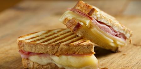 Todos los 12 de abril se celebra el Día Mundial del Sándwich Mixto