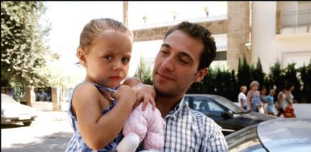 Antonio David Flores, con su hija Rocío en una foto de 1999