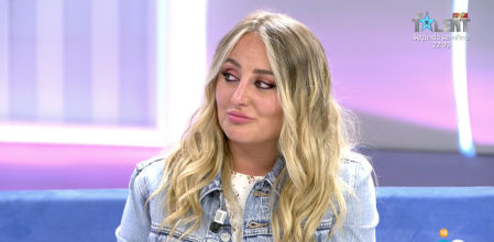 El estreno de Rocío Flores en Ana Rosa, pasado por agua: opiniones breves y negativa a hablar de su madre