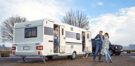 Qué coche usar para remolcar la caravana, su habitabilidad y dónde pasar las noches son algunos de los puntos a valorar cuando se viaja a bordo de uno de estos vehículos&nbsp;