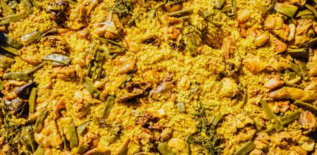 Plano detalle de una paella valenciana
