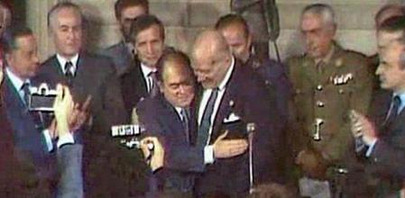ordi Pujol y Josep Tarradellas, durante la investidura del primero como presidente de la Generalitat en 1980