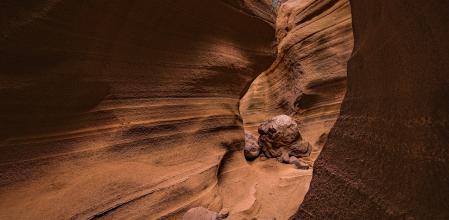 Interior de las Tobas de Colores del Barranco de las Vacas.