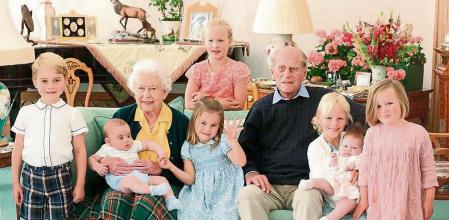 An undated handout picture released by Kensington Palace on April 14, 2021 shows Britain's Queen Elizabeth II and Britain's Prince Philip, Duke of Edinburgh with their great grandchildren. Pictured (L-R) are Britain's Prince George of Cambridge, Britain's Prince Louis of Cambridge being held by Britain's Queen Elizabeth II, Savannah Phillips (standing at rear), Britain's Princess Charlotte of Cambridge, Britain's Prince Philip, Duke of Edinburgh, Isla Phillips holding Lena Tindall, and Mia Tindall. (Photo by THE DUCHESS OF CAMBRIDGE / KENSINGTON PALACE / AFP) / RESTRICTED TO EDITORIAL USE - MANDATORY CREDIT 