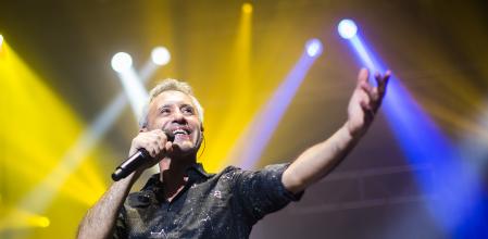 El artista necesitaba volver a los escenarios para sentirse vivo. La gira '30... y tanto' se reinicia en Barcelona y continuará por toda España.