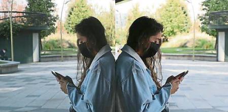 A worker from a telecommunications company tests a mobile phone connecting to an experimental 5G network placed in Santiago, Chile March 19, 2021. Picture taken March 19, 2021. REUTERS/Ivan Alvarado