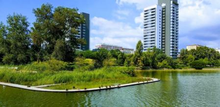 El parque de Diagonal Mar de Barcelona acoge un refugio de biodiversidad.