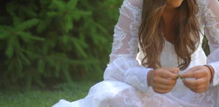 La camarera tiró un bote de salsa y en vez de una bronca se llevó una propina