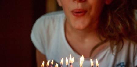 Pide una tarta con un mensaje en japonés y el error que cometen hace las delicias de Twitter