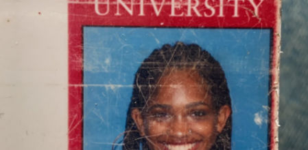 La foto del primer año de universidad de la alumna