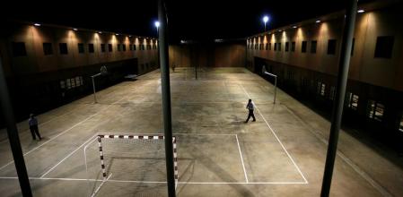 Imágenes de archivo del patio de una prisión.&nbsp;