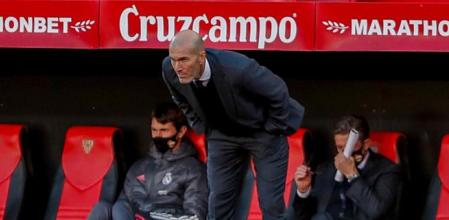Soccer Football - La Liga Santander - Sevilla v Real Madrid - Ramon Sanchez Pizjuan, Seville, Spain - December 5, 2020 Real Madrid coach Zenedine Zidane Pool via REUTERS/Angel Fernandez