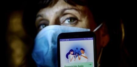 FOTO ALEX GARCIA APLICACION RADAR COVID DEL MINISTERIO DE SANIDAD PARA QUE EL USUARIO COMUNIQUE SI ES POSITIVO EN CORONAVIRUS Y DETECTAR SI OTROS CIUDADANOS CERCANOS LO SON 2020/08/12