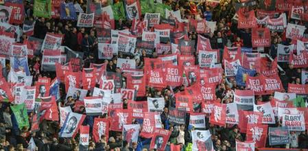 Los aficionados del United, indignados con los propietarios del club