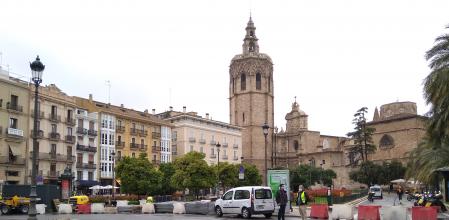 Se inician las obras de peatonalización de la plaza de la Reina