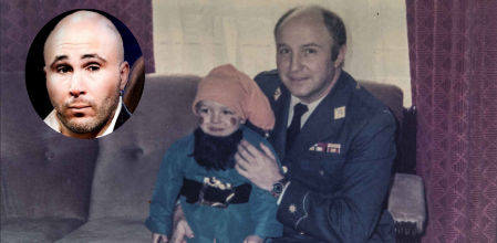 Francisco Javier, sentado sobre su padre cuando era un niño. Kiko ha confesado sopesar si el doctor, asesinado por ETA, es también su padre.