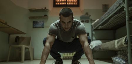 Mario Casas interpreta a Mateo, que acabará en prisión por la muerte de un joven