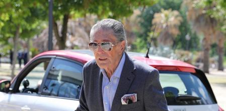 Jaime Ostos en el funeral de Pedro Trapote Mateo