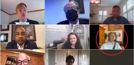 Al senador le delató su fondo y el cinturón de seguridad.