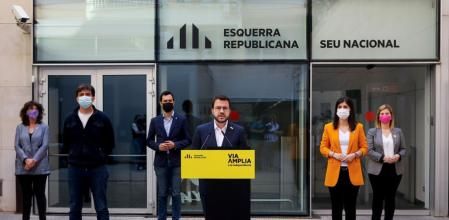 Pere Aragonès compareció ayer en la sede nacional de ERC, acompañado de varios miembros de la dirección, después de una reunión de la ejecutiva