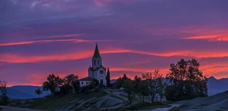 Candilazo en el santuario de Puig-agut al amanecer.