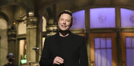 Elon Musk durante el monólogo en el programa 'Saturday Night Live' donde reveló que padece el síndrome de Asperger
