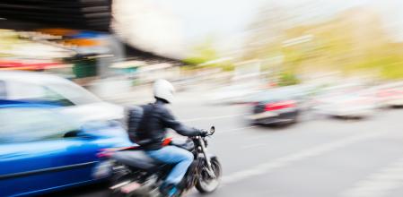 Los motoristas piden que no se suprima el margen de 20 km/h en los adelantamientos como contempla la nueva Ley de Tráfico&nbsp;