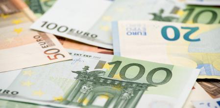 Varios billetes de euro