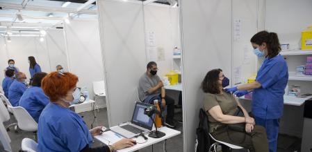 Vacunación de la franja de edad de los de 50 en la Fira de Barcelona este mayo