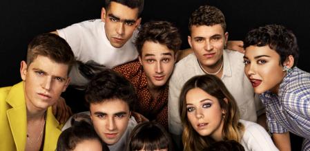 Lo tienen todo. Pero quieren más.
La nueva etapa de Las Encinas comienza este 18 de junio.

SUSCRÍBETE: https://bit.ly/2W85El8

Acerca de Netflix:
Netflix es el principal servicio de entretenimiento por streaming en el mundo. Con una presencia que supera los 190 países, 208 millones de personas con membresías de pago disfrutan series, documentales y películas en una variedad de géneros e idiomas. Los miembros de Netflix pueden ver lo que quieran, cuando quieran, en cualquier pantalla conectada a internet, y pueden reproducir, pausar y reanudar un título, sin publicidad ni compromisos.

Sigue a Netflix Latinoamérica en:
➡️TWITTER: http://twitter.com/NetflixLAT
➡️INSTAGRAM: http://instagram.com/NetflixLAT
➡️FACEBOOK: http://facebook.com/NetflixLATINO

Élite: Temporada 4 | Tráiler | Netflix
https://youtube.com/NetflixLATAM

A Las Encinas llegan un director muy estricto y cuatro nuevos alumnos que embisten con enredos amorosos, rumores graves y un misterio recién salido del horno.