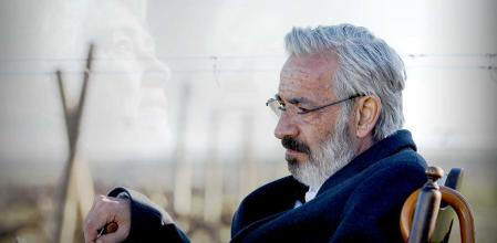 Una imagen de Antonio Alcántara (Imanol Arias) en el presente con 95 años.