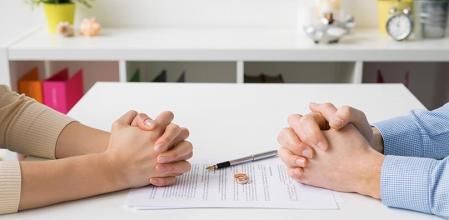 La estrategia en los despachos de abogados cambia con la edad de los protagonistas. La prioridad en los jóvenes, son los hijos. Con los mayores, el patrimonio económico