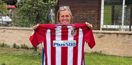 Belén Esteban celebra el triunfo del Atleti.