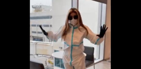 La Toya Jackson, en el aeropuerto antes de viajar a España para participar en 'Mask Singer'