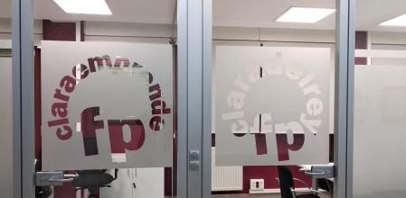 Espacios de trabajo destinados a los proyectos de ClaraEmprende, en el IES Clara del Rey