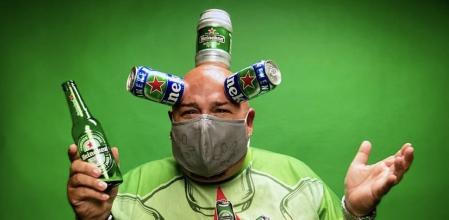 Jamie Keeton puede succionar objetos en su piel como si tuviera una fuerza magnética