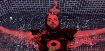 Ibai Llanos, haciendo su interpretación de 'hot tub'.