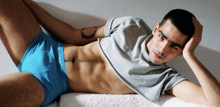 Omar Ayuso en la campaña del Orgullo de Calvin Klein