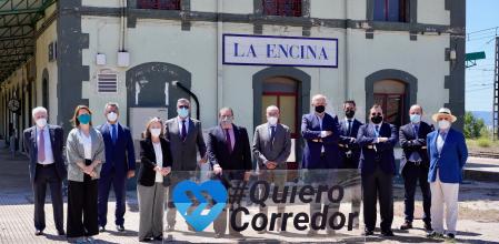 Miembros de la junta directiva de AVE y, a la derecha, Francisco Garcia Calvo, técnico asesor de AVE