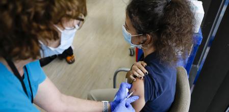 A healthcare worker administers a dose of the Pfizer-BioNTech Covid-19 vaccine to a teenager at Holtz Children's Hospital in Miami, Florida, U.S., on Wednesday, May 18, 2021. Coronavirus cases in the U.S. increased 0.1% as compared to the same time yesterday to 33 million, as of 5:49 a.m. New York time, according to data collected by Johns Hopkins University and Bloomberg News. Photographer: Eva Marie Uzcategui/Bloomberg